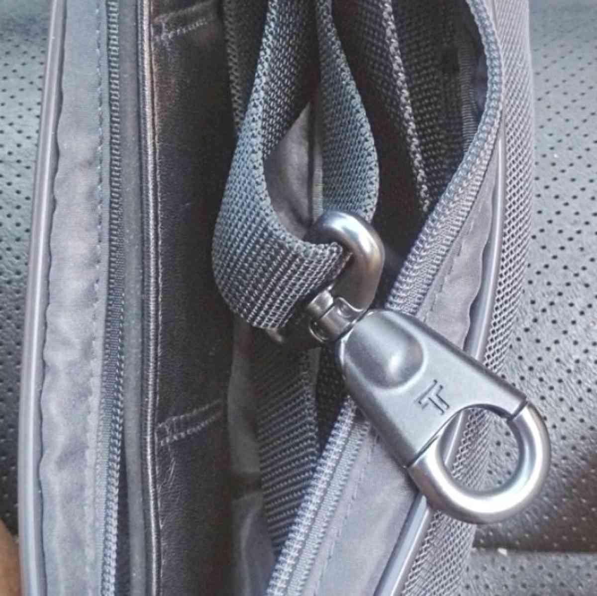 Tumi Laptop Bag - Atlanta, Georgia - FleaMarketBay