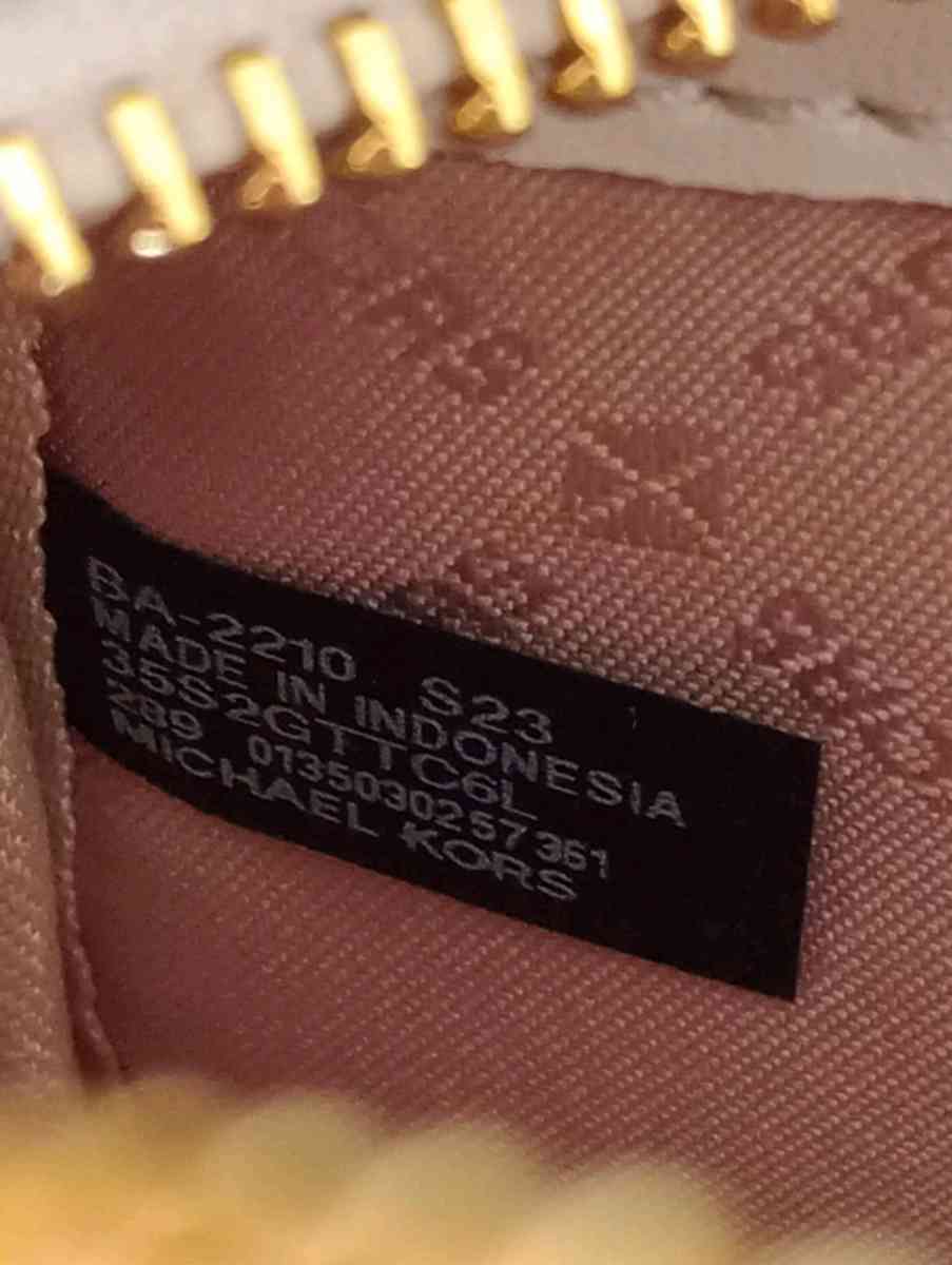 MICHAEL KORS JET SET TRAVEL purse