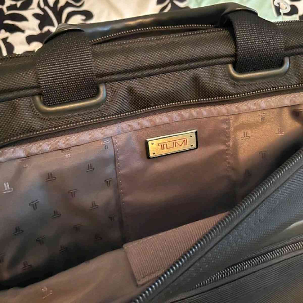 Tumi Laptop Bag - Atlanta, Georgia - FleaMarketBay