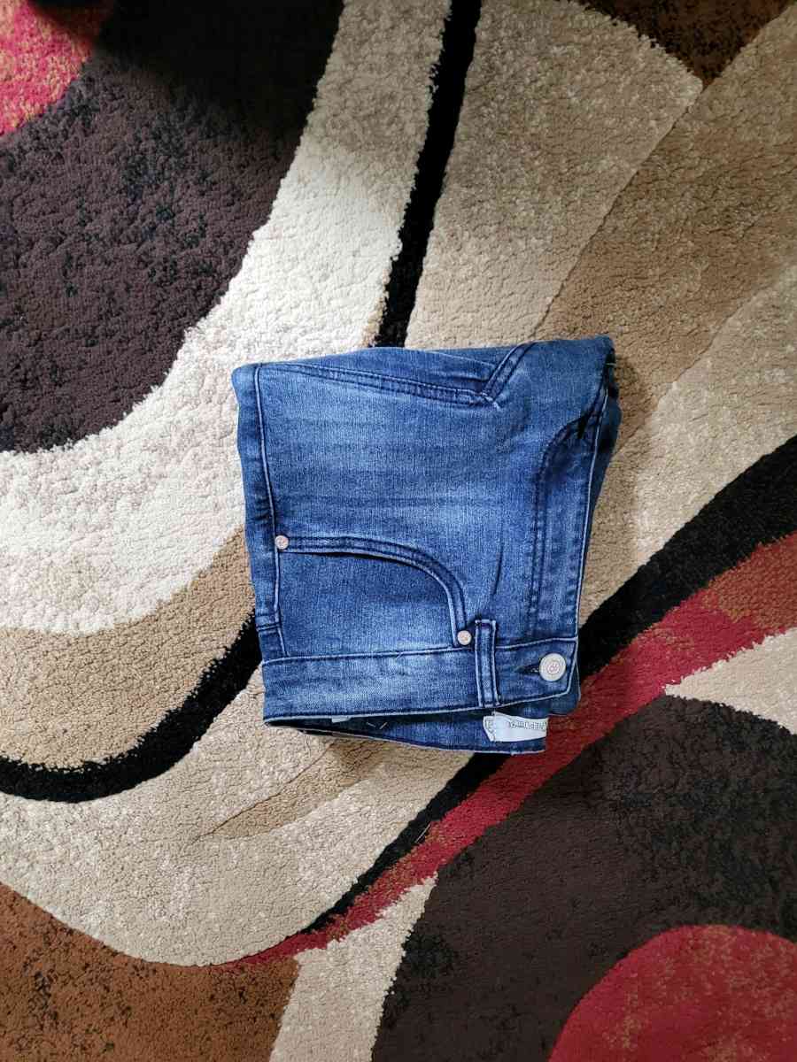 Slim Jean - Everett, Washington - FleaMarketBay