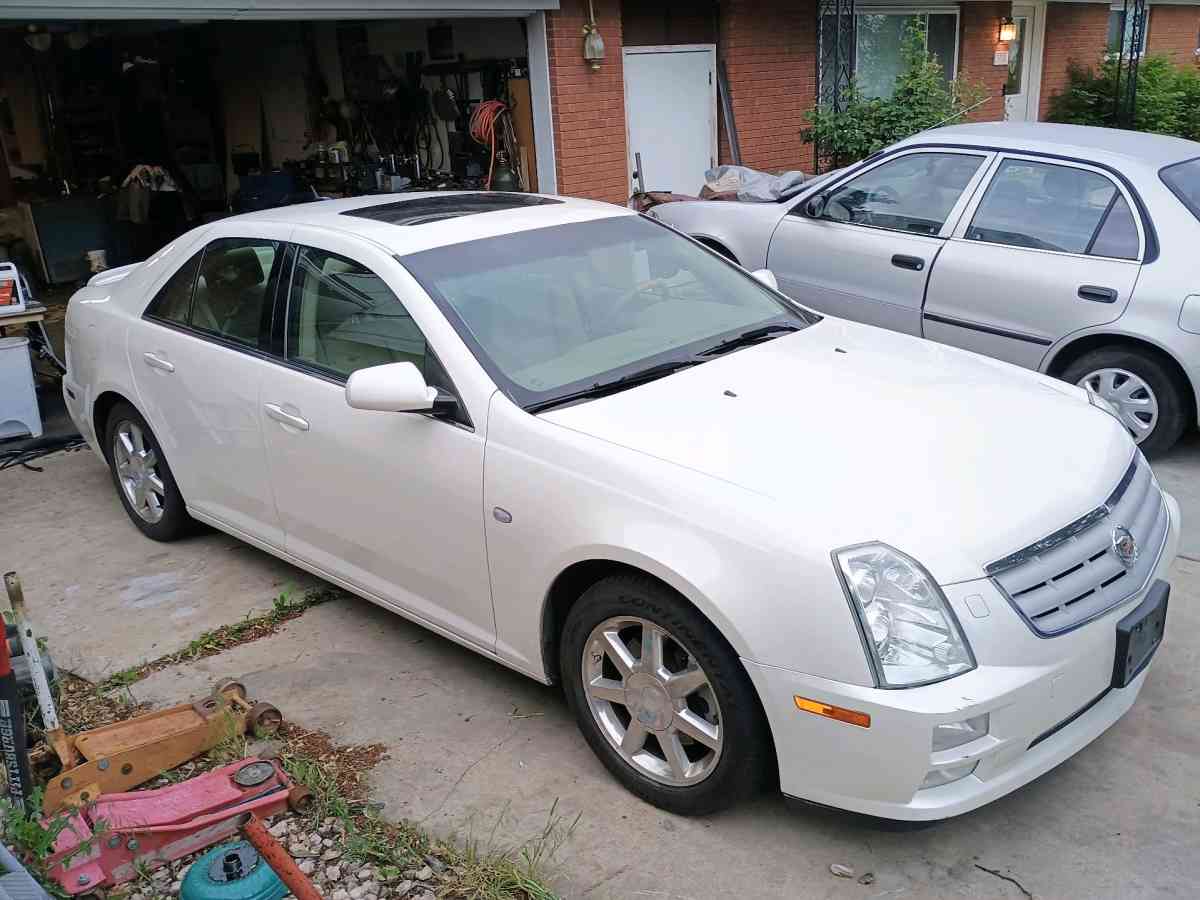 2005 STS V8 LUXURY SPORTS SEDAN CADILLAC - Ogden, Utah - FleaMarketBay