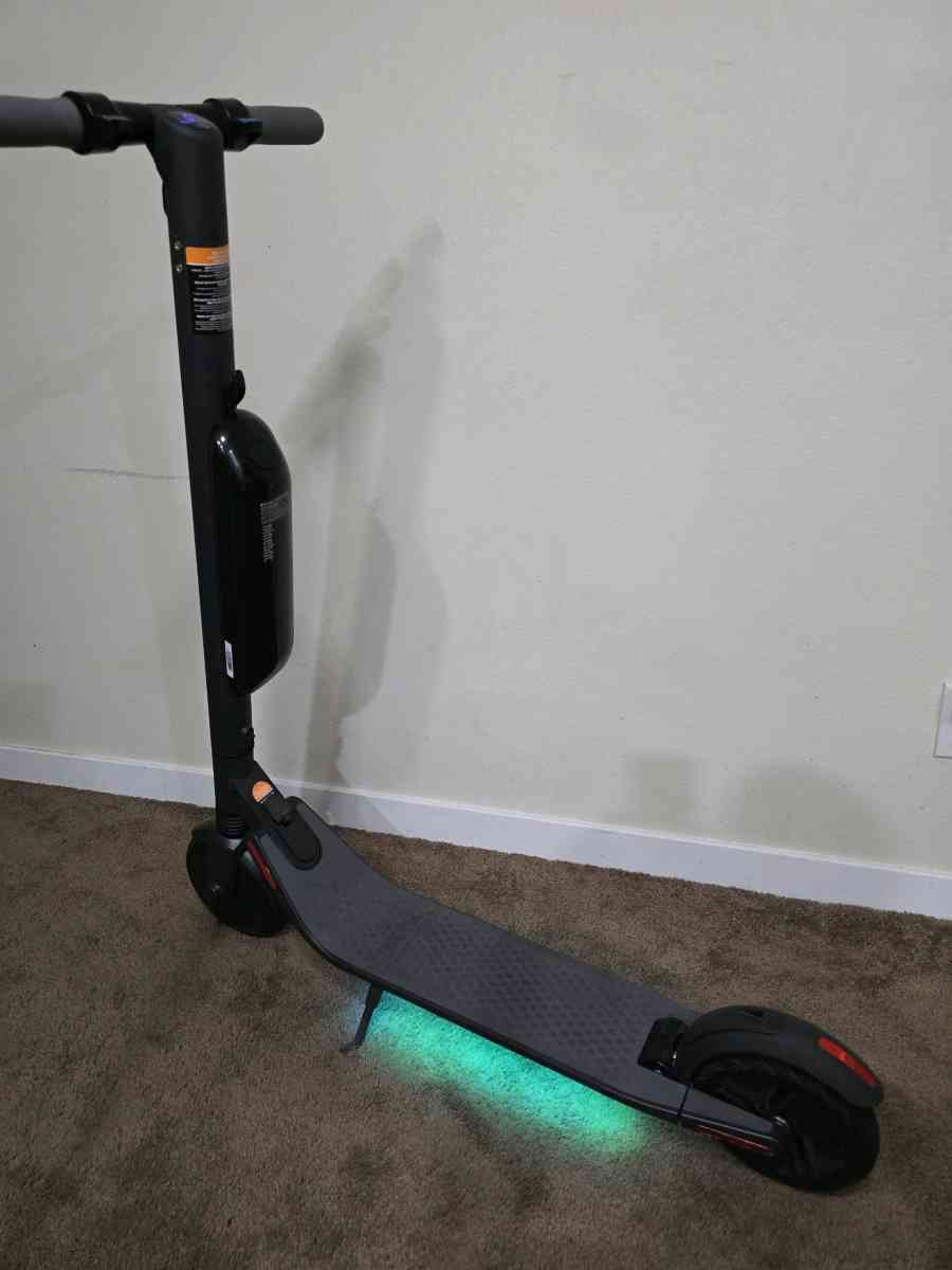 Segway Scooter ninebot ES3 plus - Mesa, Arizona - FleaMarketBay