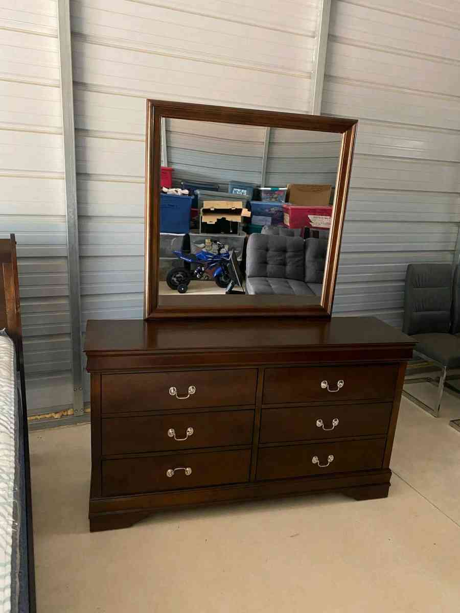 Queen Size Bedroom Set  Free Delivery If Needed