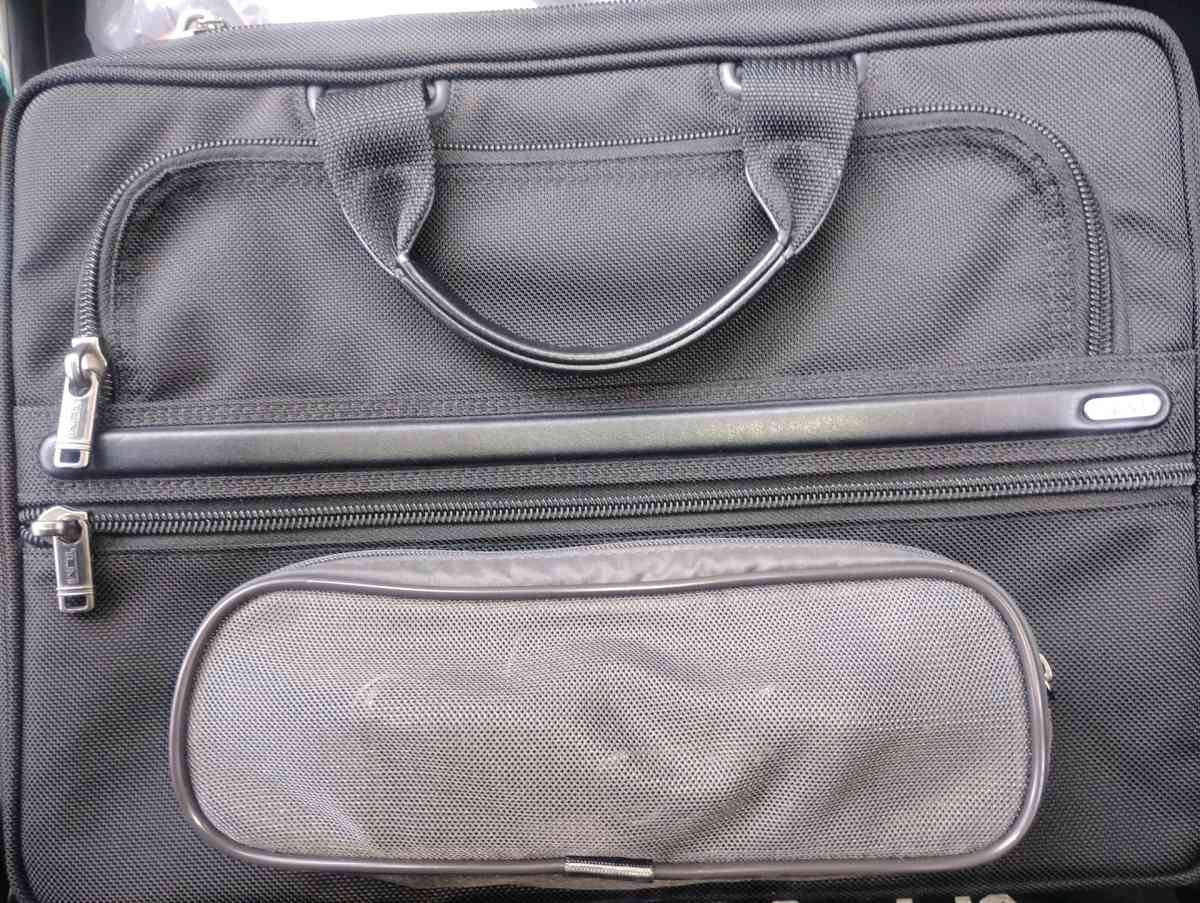 Tumi Laptop Bag - Atlanta, Georgia - FleaMarketBay