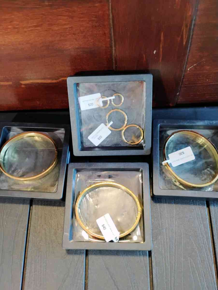 Womens vintage ring sets 3gold plated bracelets earrings - Omaha, Nebraska - FleaMarketBay