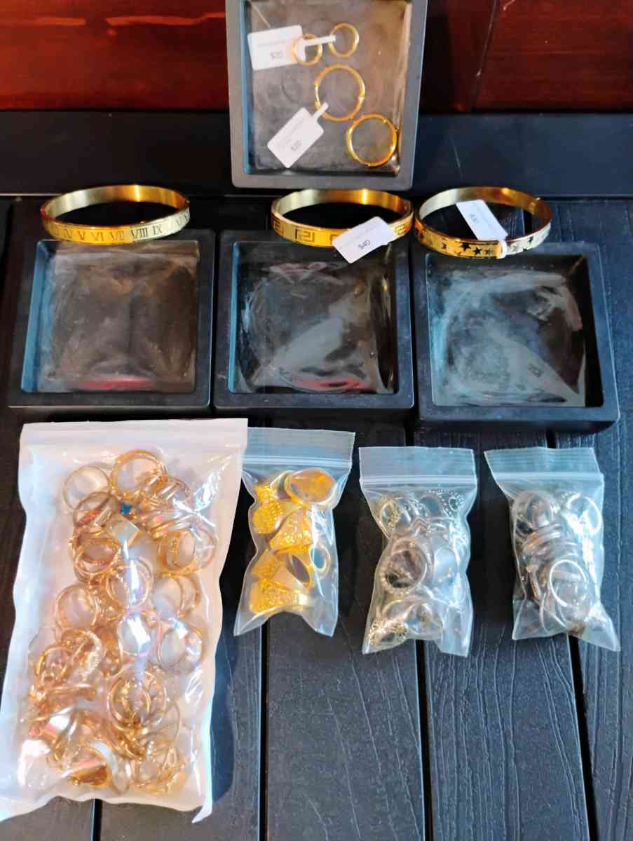 Womens vintage ring sets 3gold plated bracelets earrings - Omaha, Nebraska - FleaMarketBay