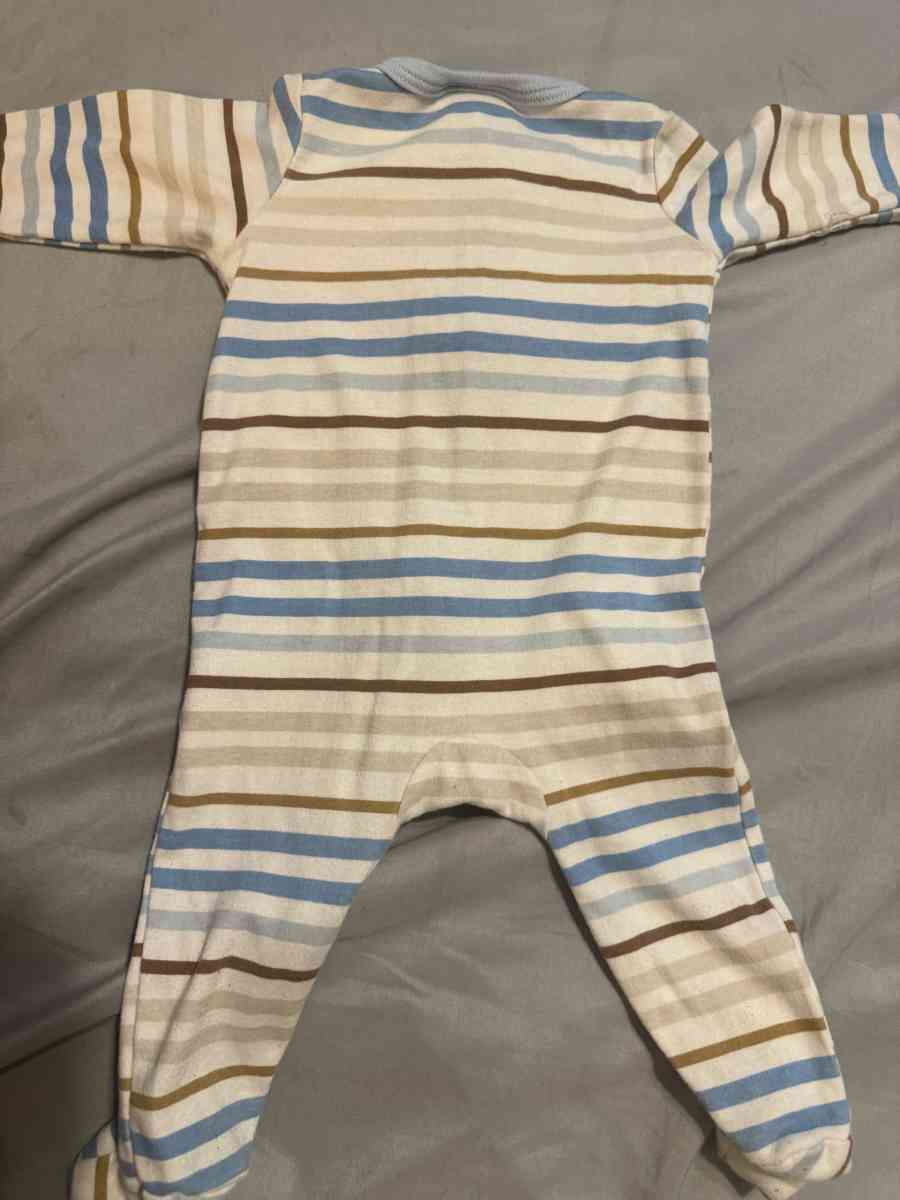 3 to 6 month onesie like new