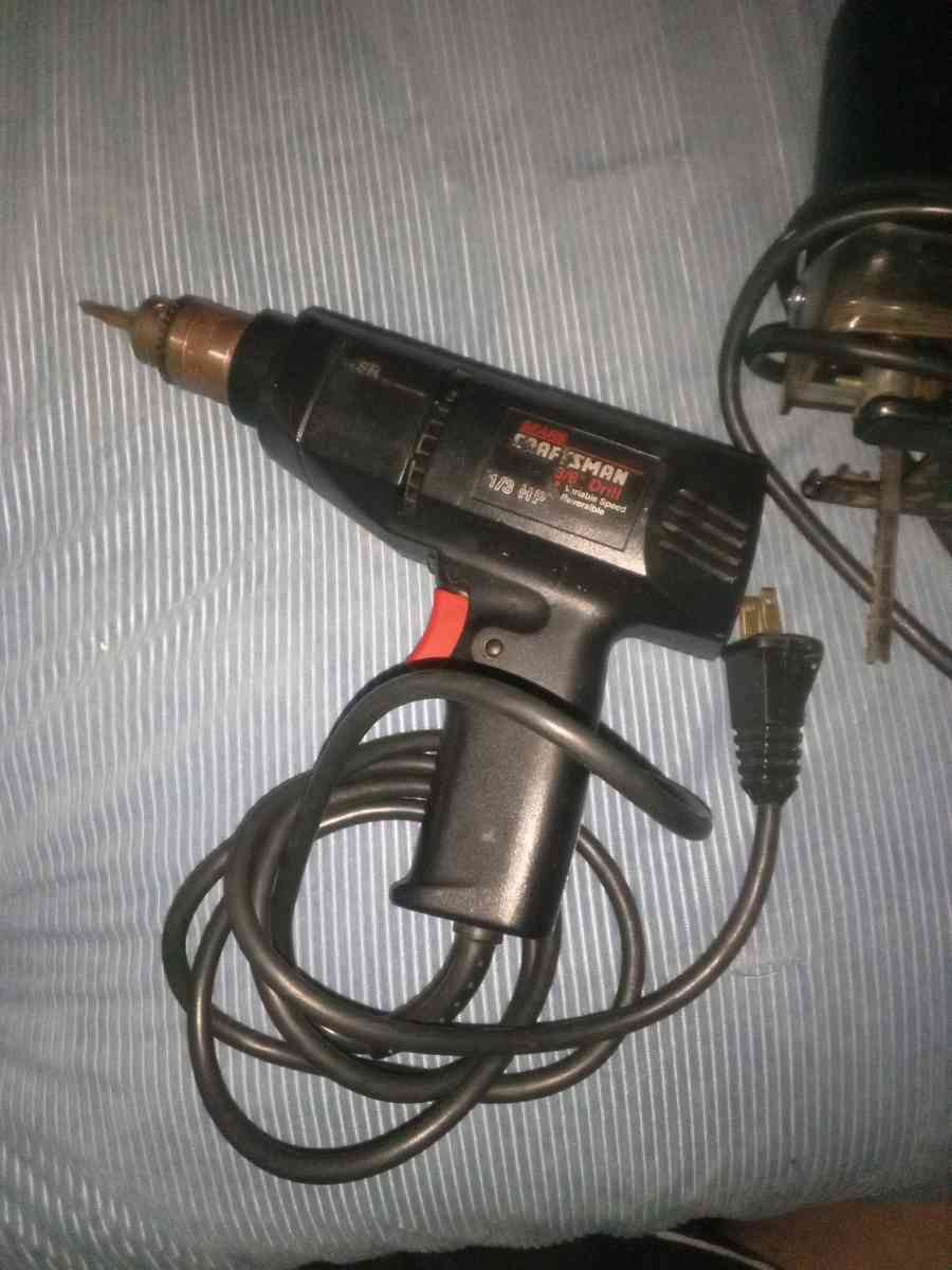 CRAFTSMAN Drill and Saw with brand new 4 pk saw blades