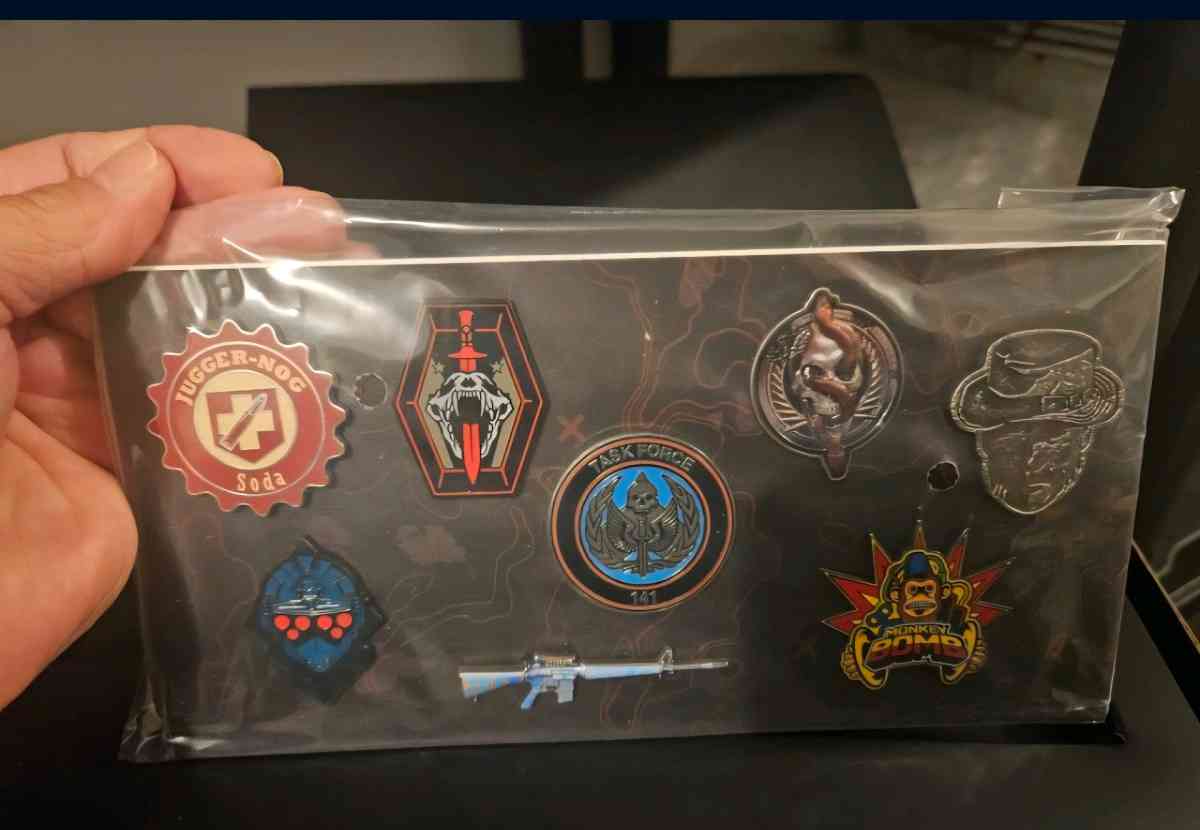 Call of Duty Modern Warfar Iii Mw3 Pins and Poster - Washougal, Washington - FleaMarketBay