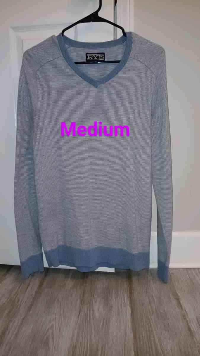 3 Ladies Sweater Shirts  Selling as a set - Gulfport, Mississippi - FleaMarketBay
