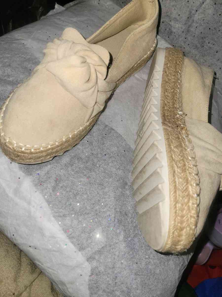Beige  Ripple sole shoe