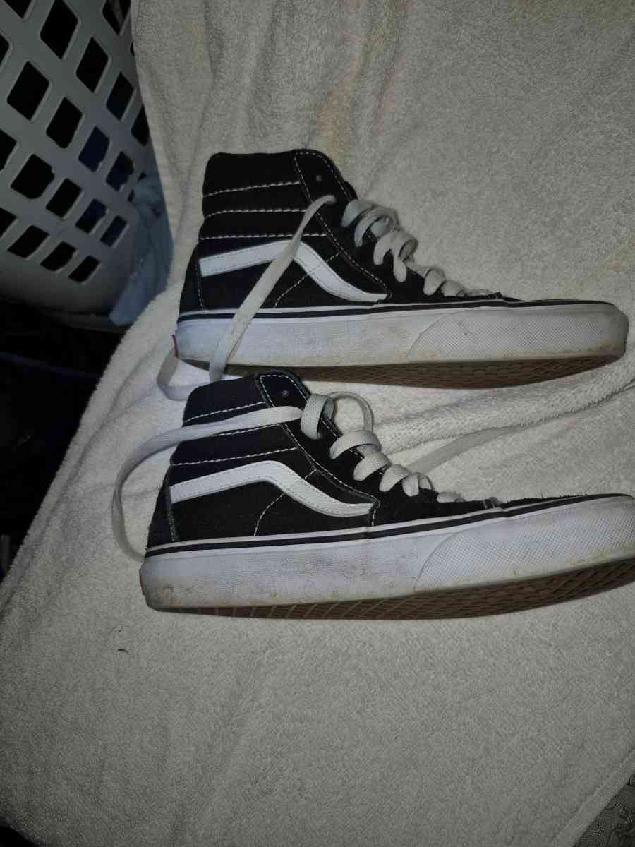 vans size 6 womens shoes  like new