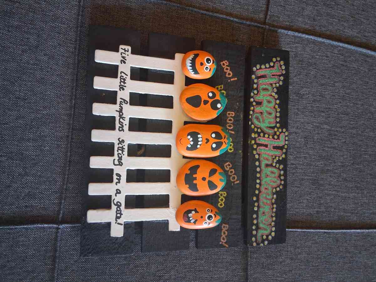 Halloween hanging picture - Comstock, Michigan - FleaMarketBay