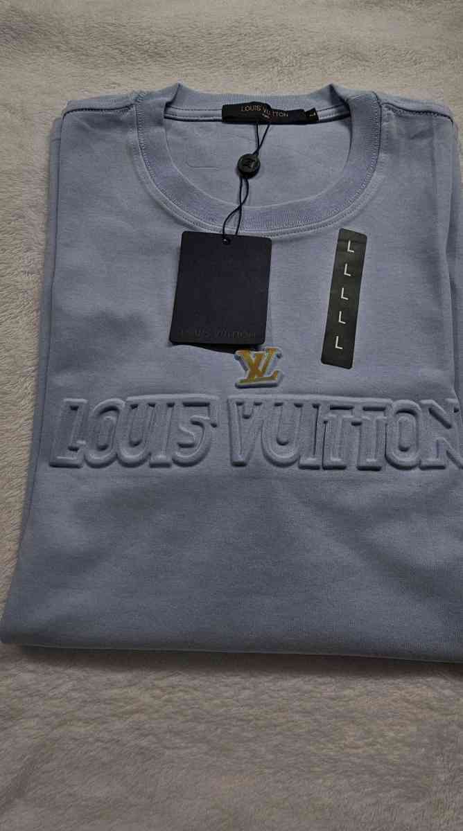 luis vuiton Hermosa playera de tela fria adaptable al cuerpo