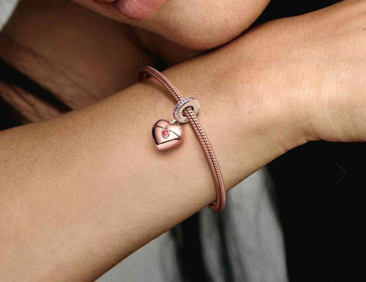 PANDORA DANGLE HEART CHARM NEW - Elysburg, Pennsylvania - FleaMarketBay