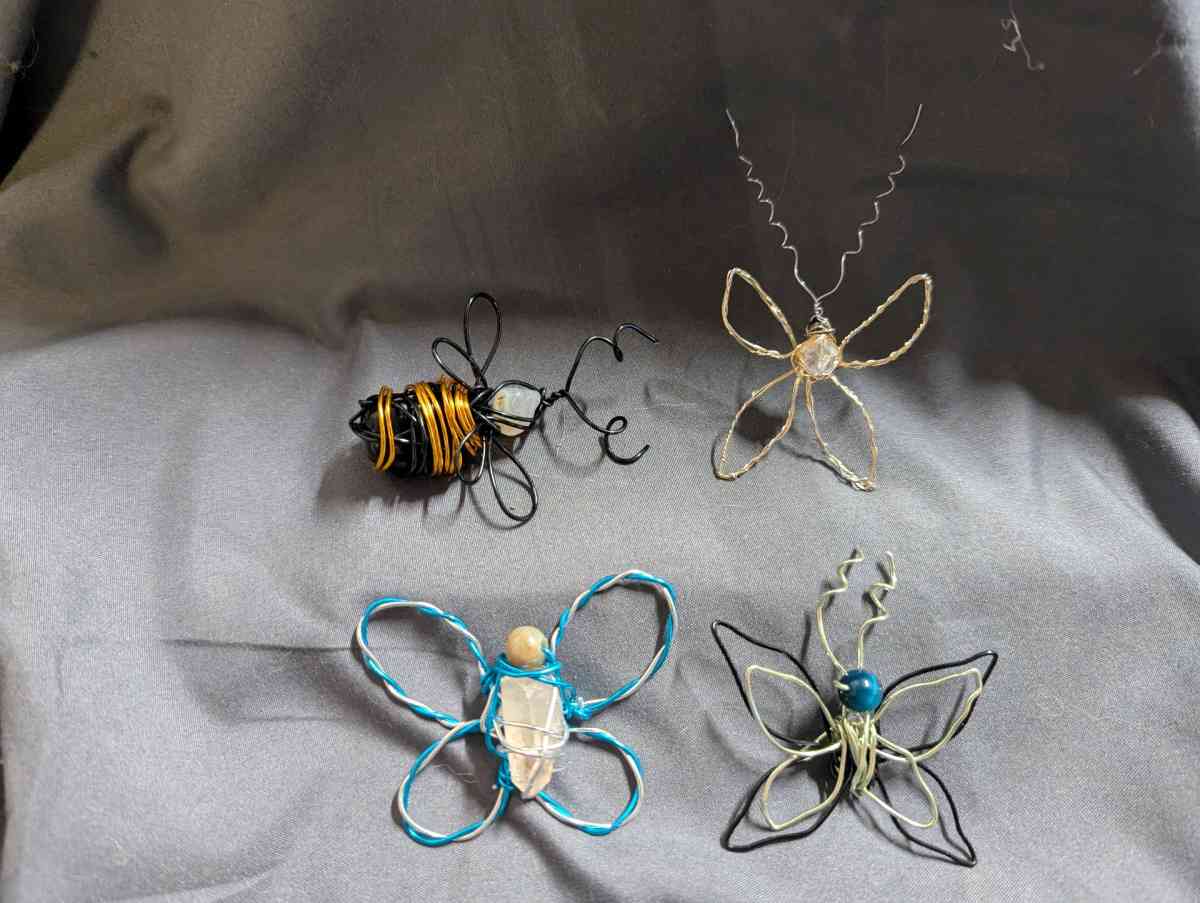 Wire And Stone Creatures - Hamilton, Ohio - FleaMarketBay