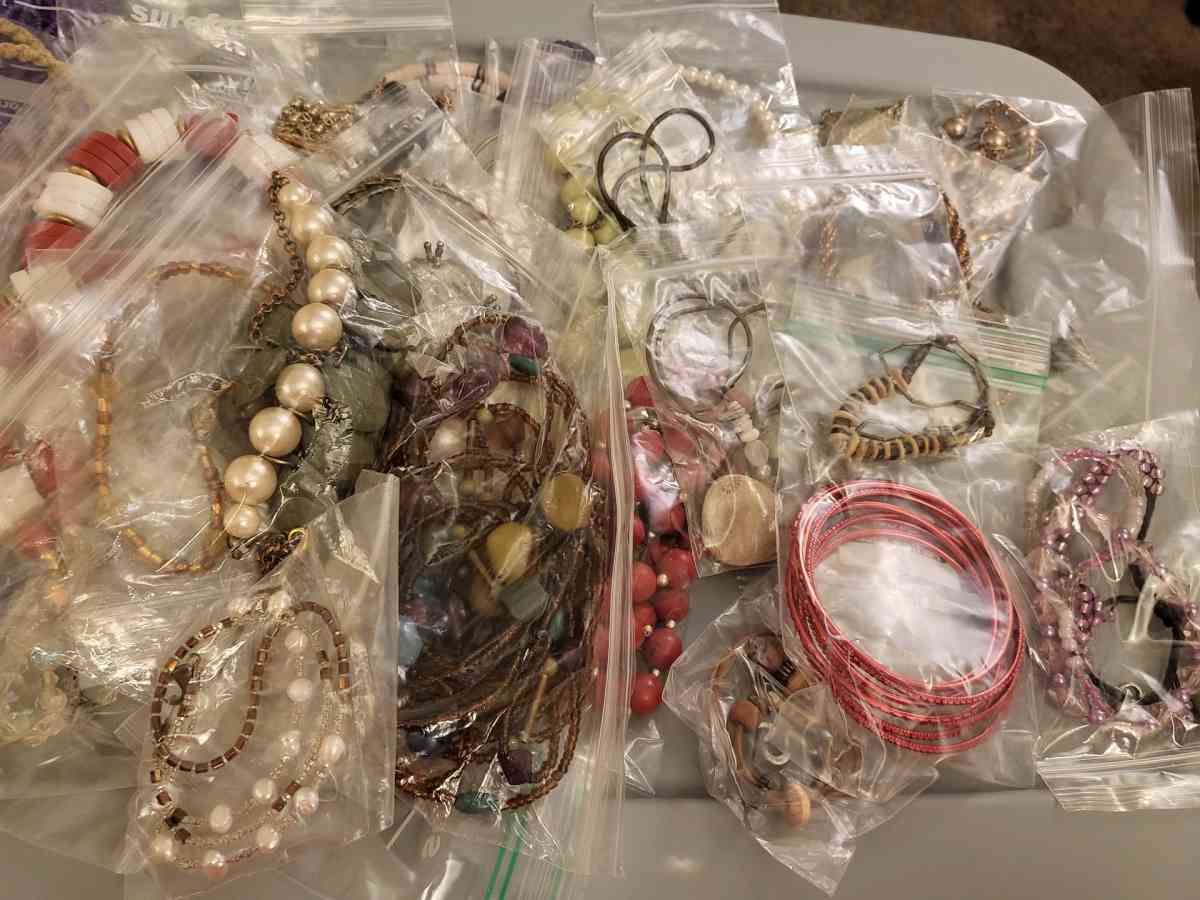 ASSORTED JEWELER  COLLECTION - Vacaville, California - FleaMarketBay