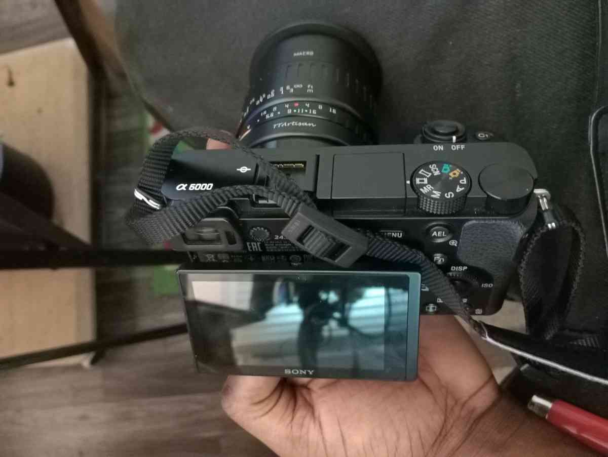 Sony Alpha a6000 Body  Lens