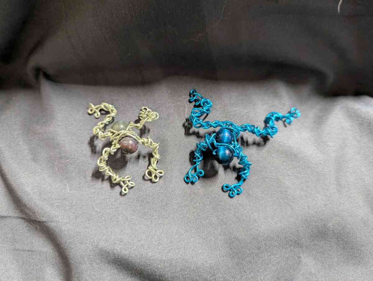 Wire And Stone Creatures - Hamilton, Ohio - FleaMarketBay