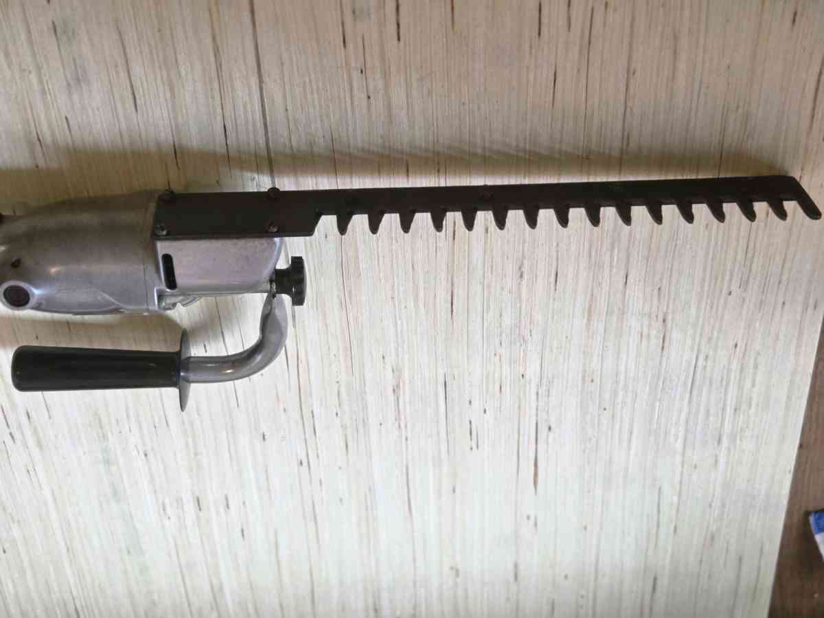 Vintage Black and Decker Heavy Duty Hedge Trimmer 12inch