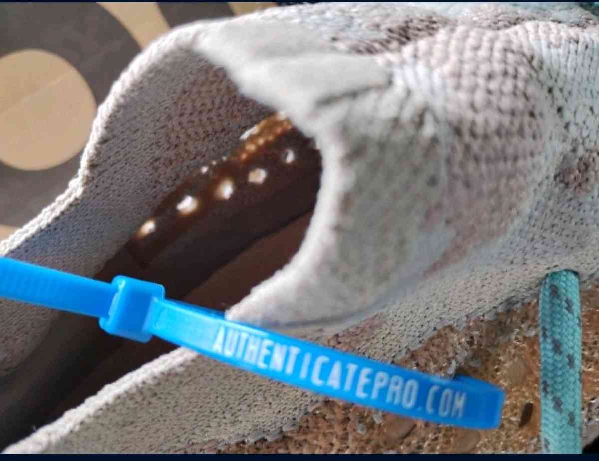 Adidas Yeezy boost 380 men size 9 half