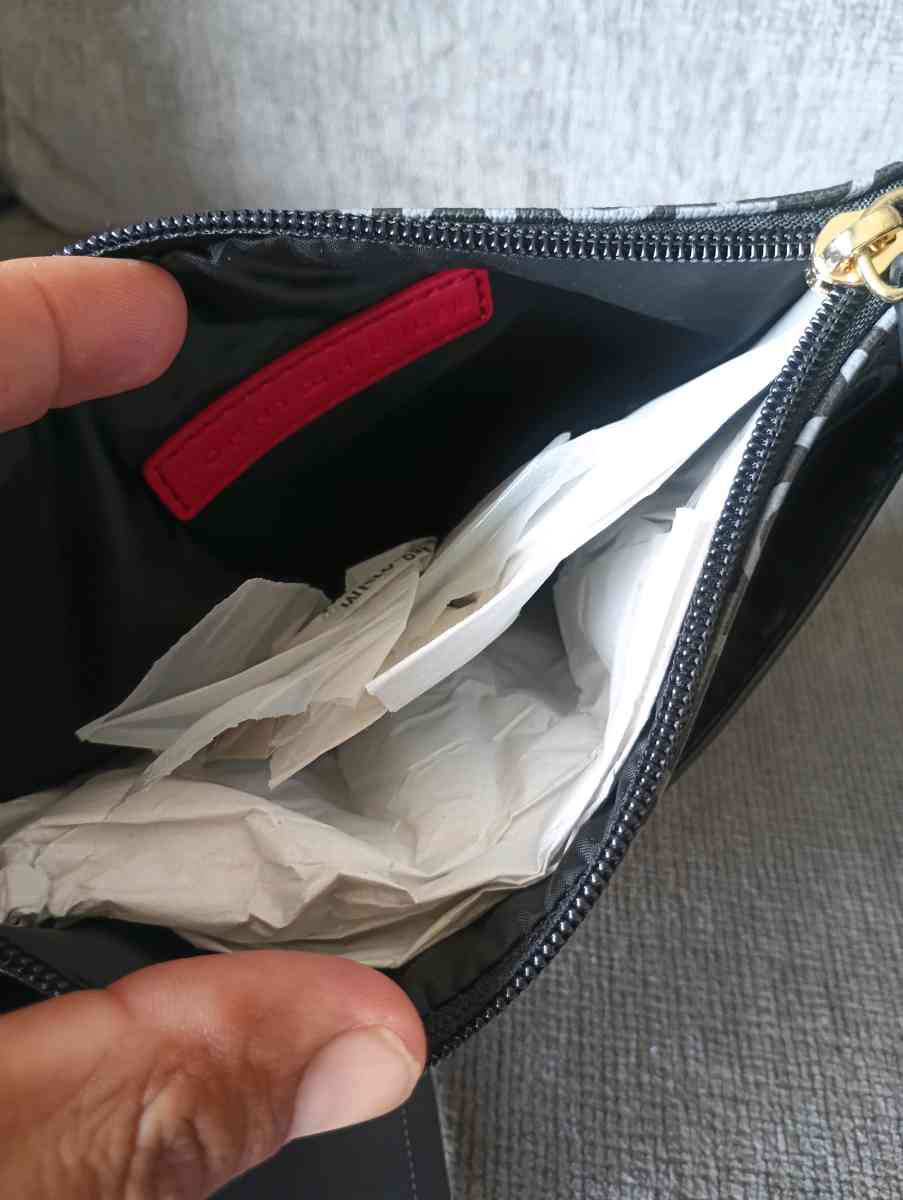 Tommy Hilfiger wristlet Wallet