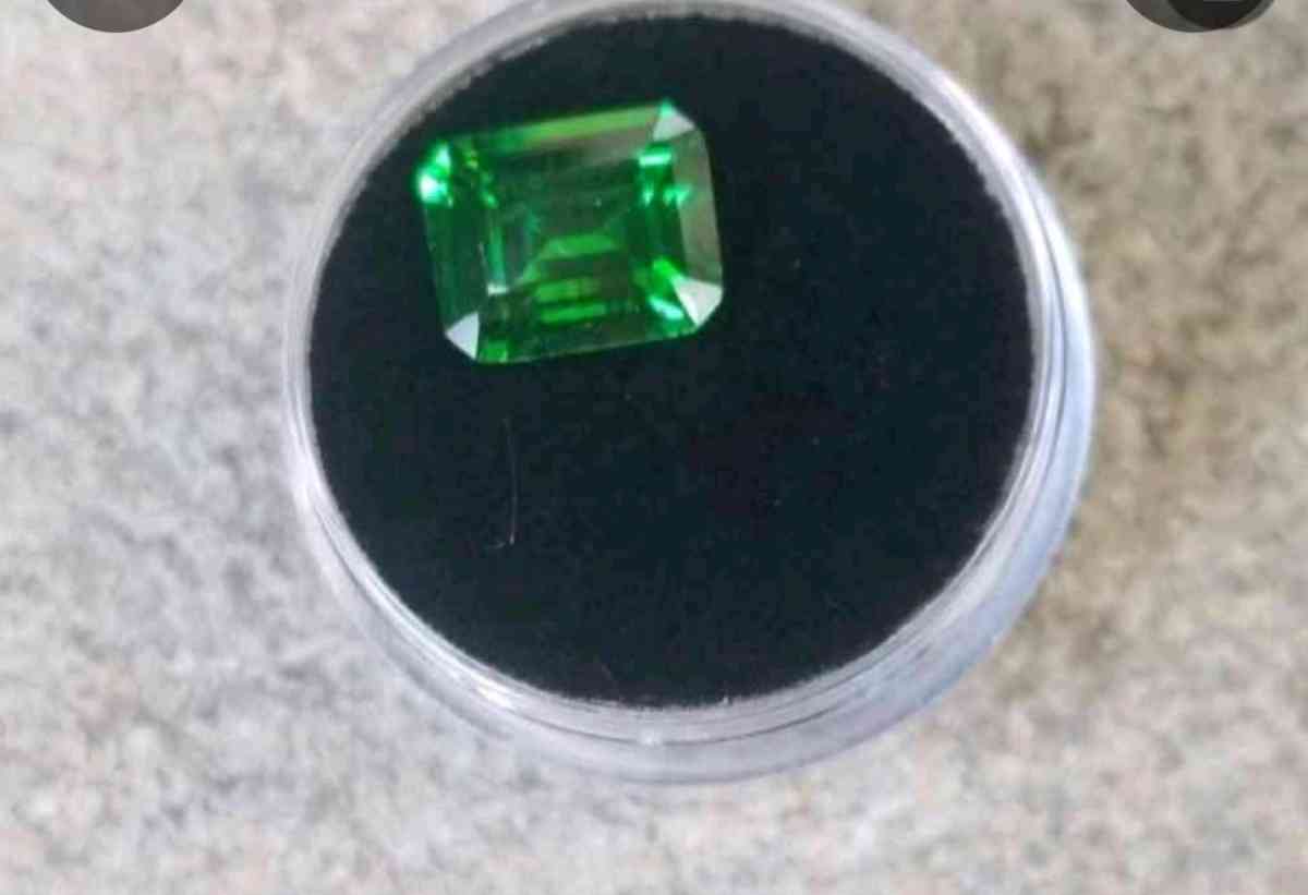 Grossular Garnet Stone - Hudson, New Hampshire - FleaMarketBay