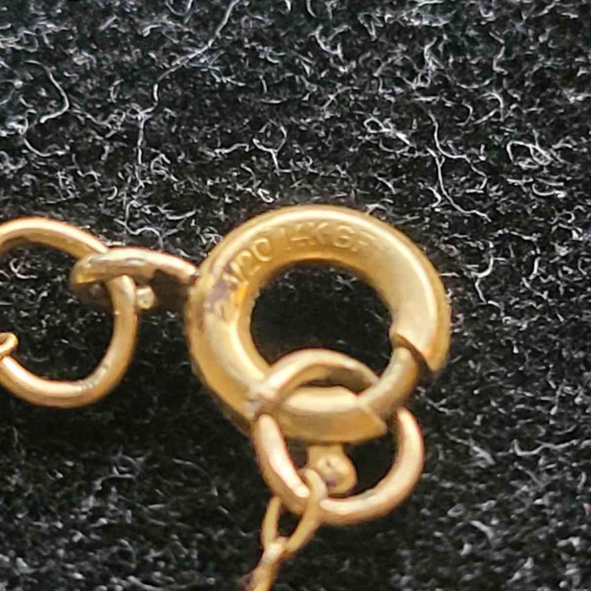 Elegant Gold Pendant Necklace