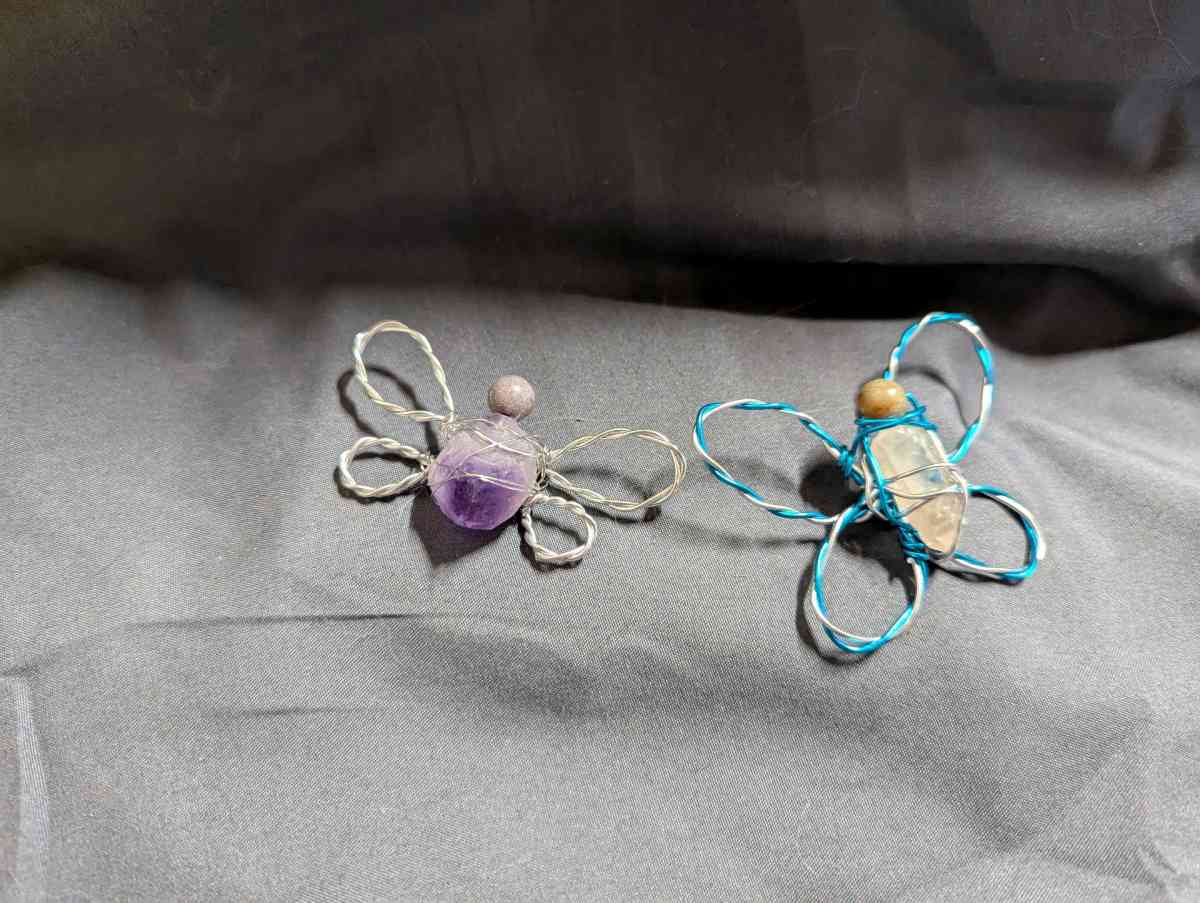 Wire And Stone Creatures - Hamilton, Ohio - FleaMarketBay