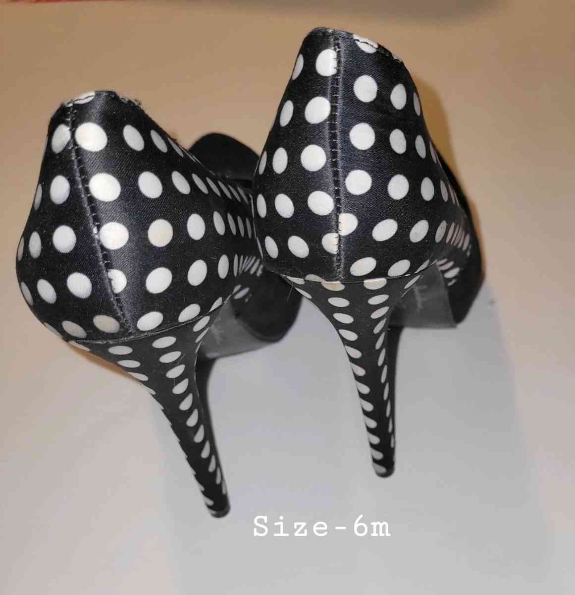 Kardashian ladies high heels
