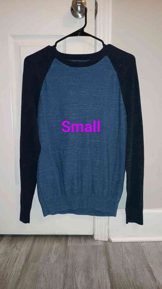 3 Ladies Sweater Shirts  Selling as a set - Gulfport, Mississippi - FleaMarketBay