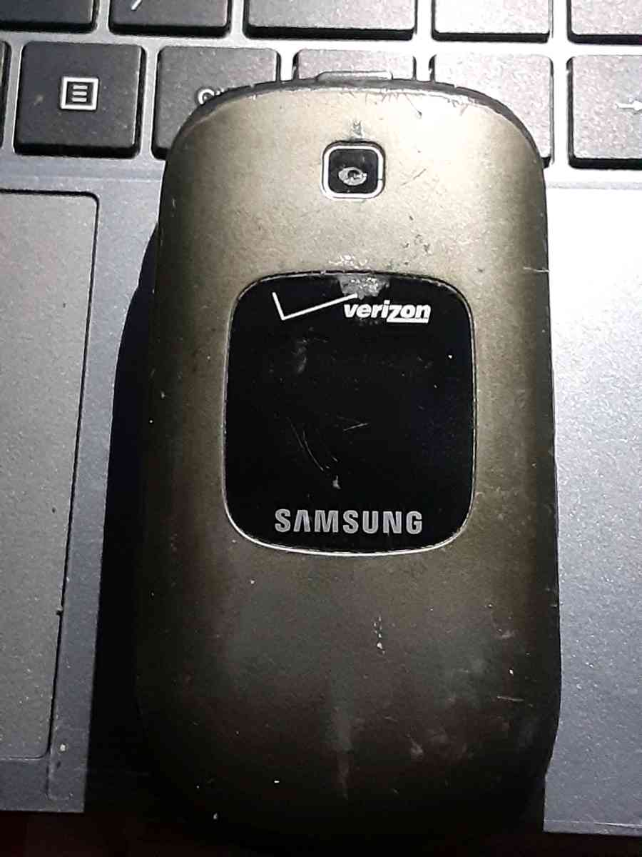Samsung Flip Phone - Easton, Pennsylvania - FleaMarketBay