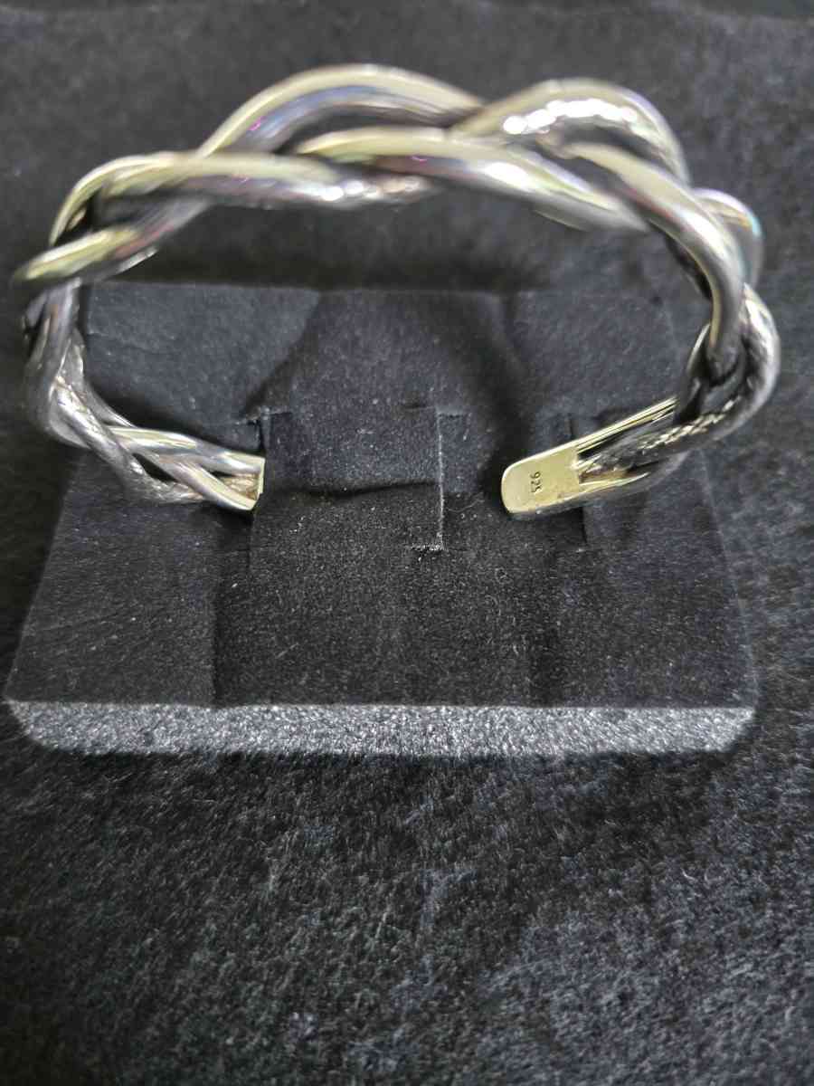 925 Sterling Cross Silver Cross Twist Bracelet - Simsbury, Connecticut - FleaMarketBay