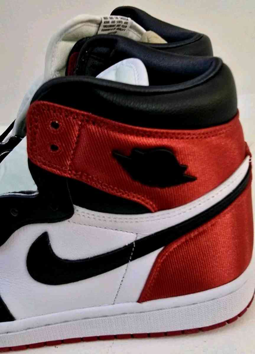 Size 85  Air Jordan 1 Retro High Satin Black Toe W