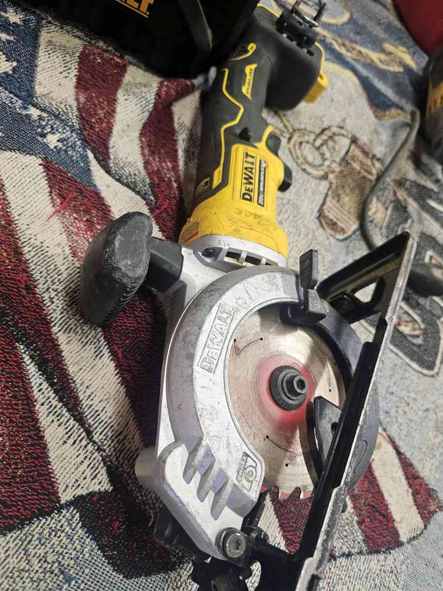 DEWALT ATOMIC 20V MAX Circular Saw 412Inch