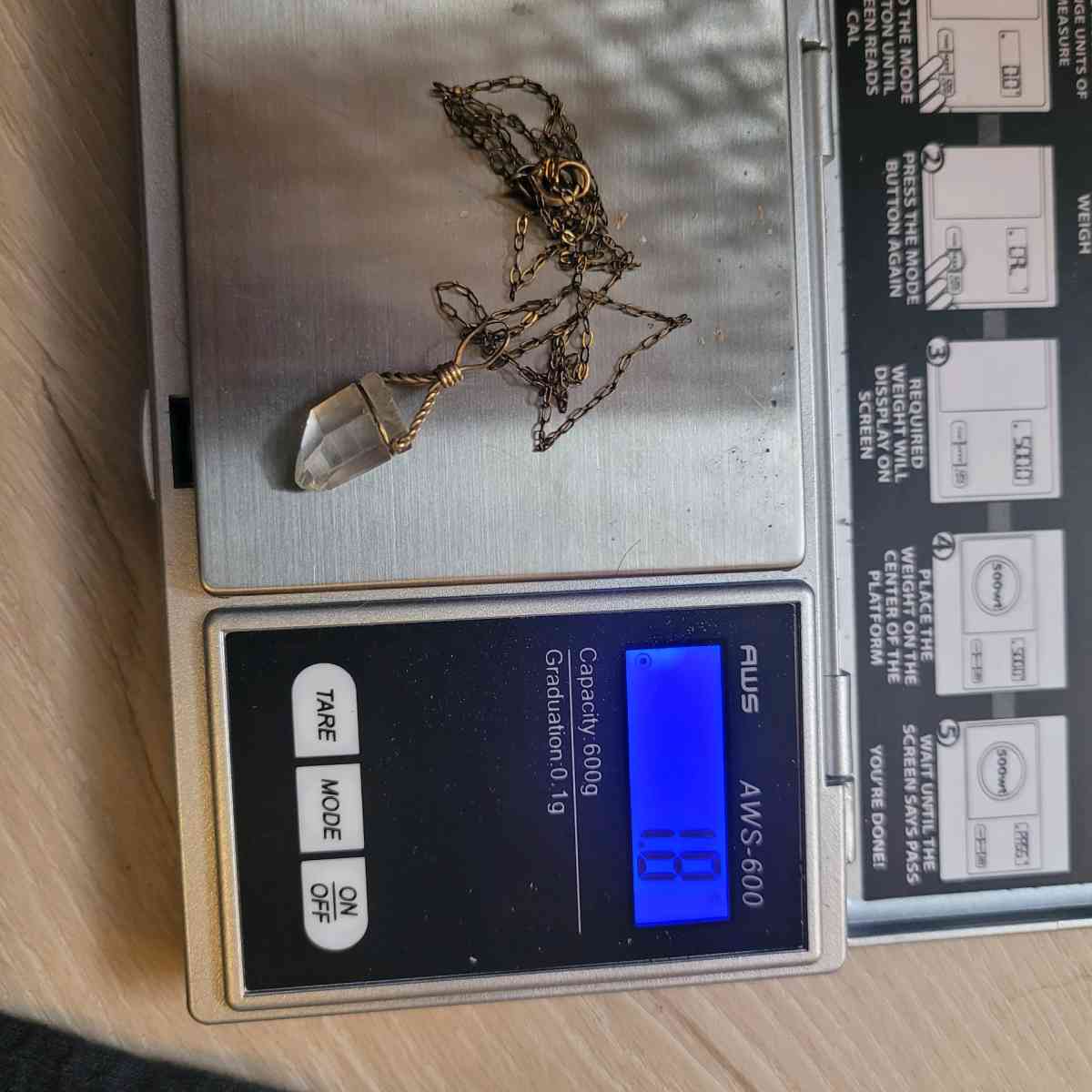 Elegant Gold Pendant Necklace