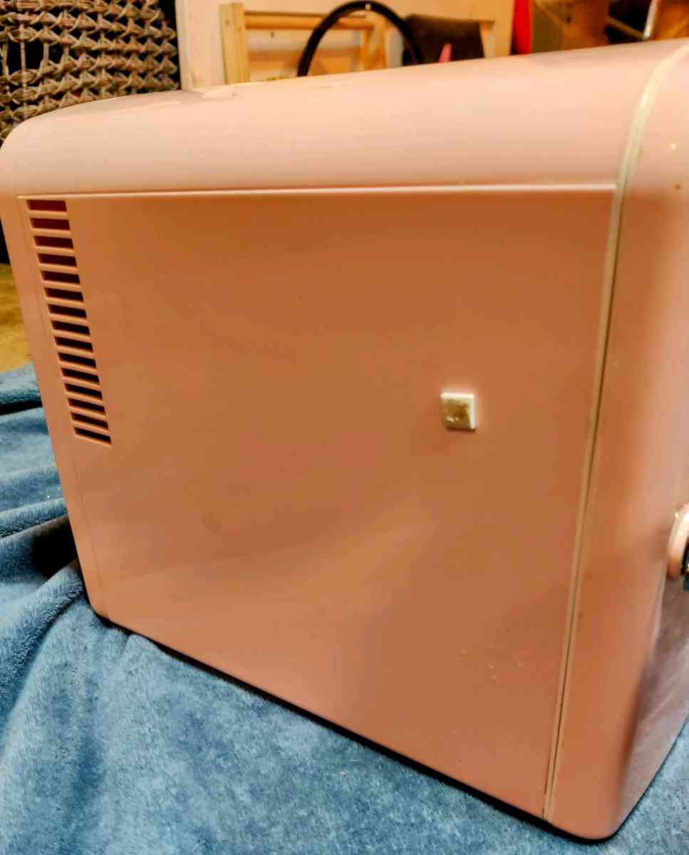 Frigidaire mini fridge for home or office