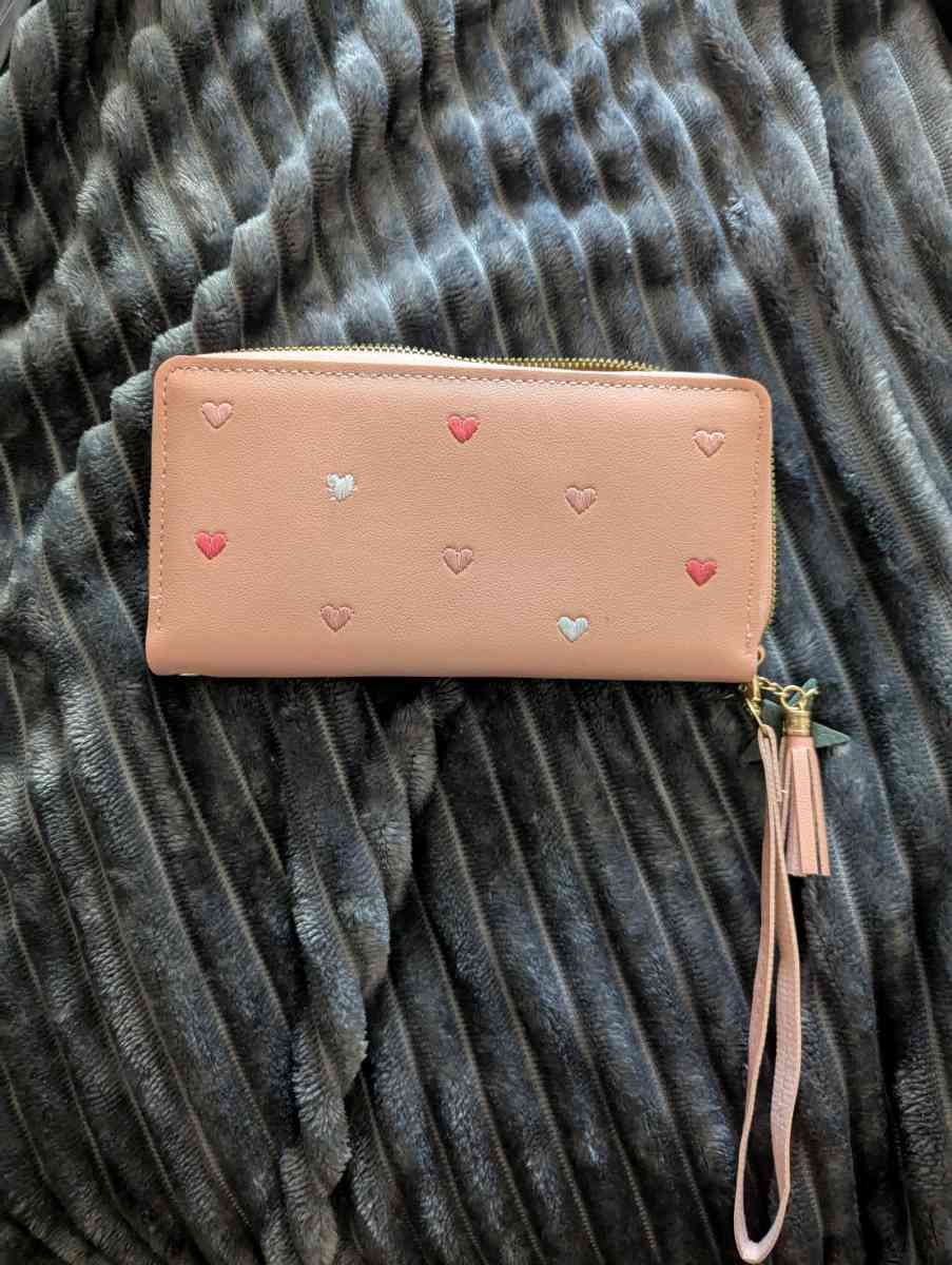 brand new pink wristlet wallet - Bristol, Pennsylvania - FleaMarketBay