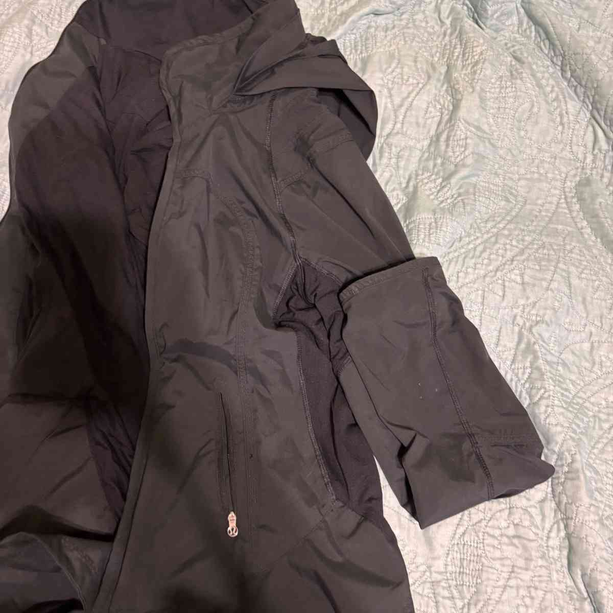 lululemon jacket size 4