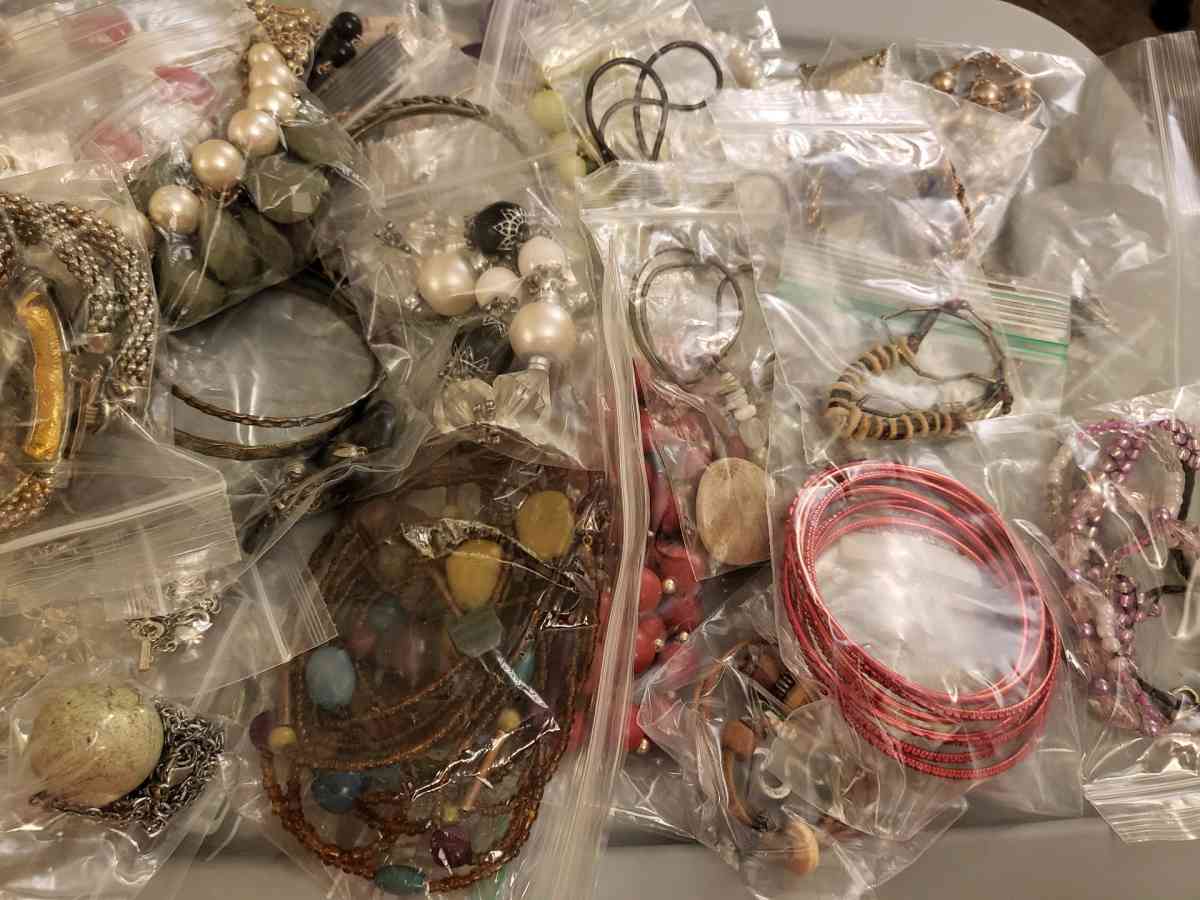 ASSORTED JEWELER  COLLECTION - Vacaville, California - FleaMarketBay