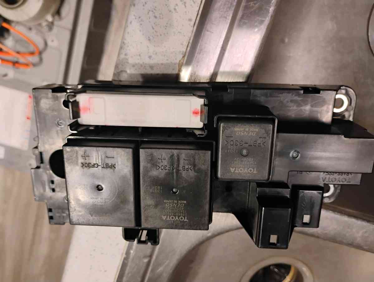 2014 Toyota Camry Hybrid Battery ModulesRelaysSensors - Dallas, Texas - FleaMarketBay
