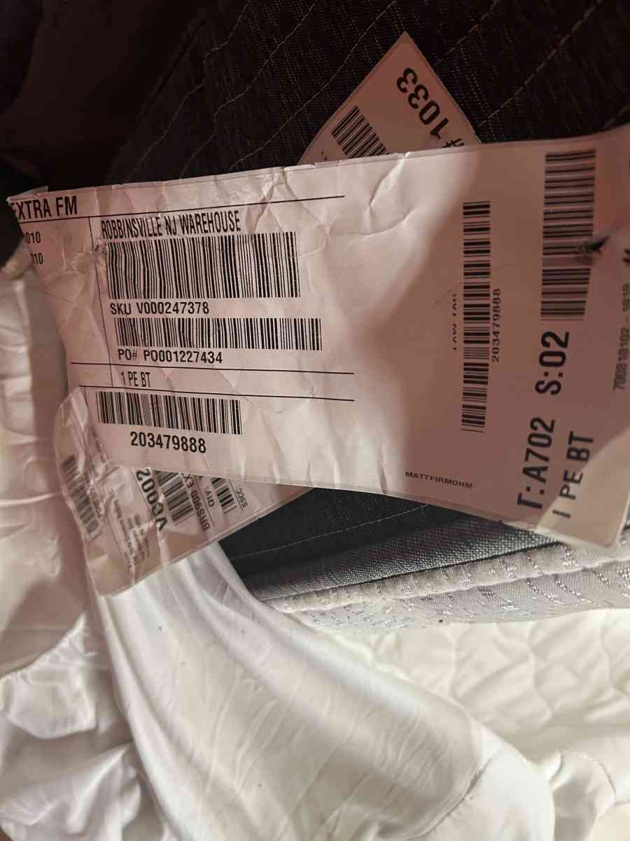 TWIN  size mattress boxspring and mattress set - Rochelle Park, New Jersey - FleaMarketBay