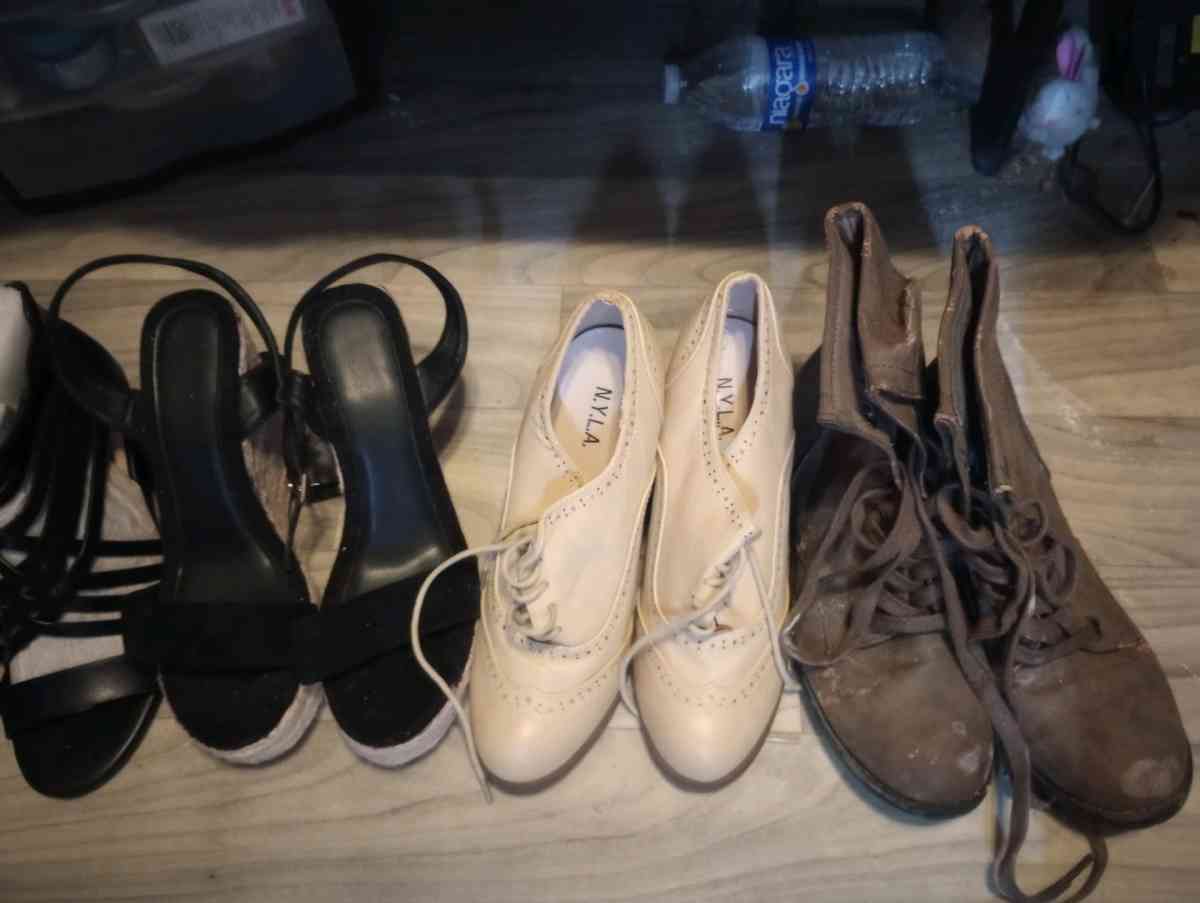 12 pairs of womens shoes sizez 8 to 9 - Magnolia, Texas - FleaMarketBay