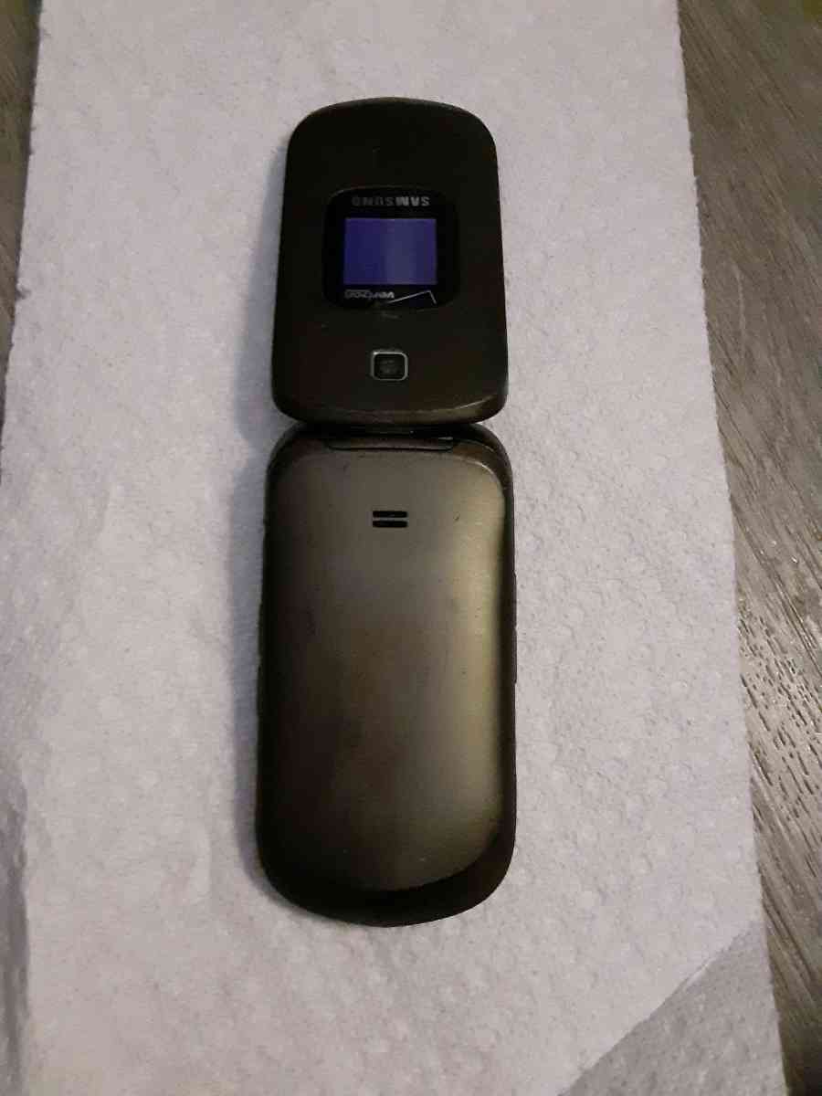 Samsung Flip Phone - Easton, Pennsylvania - FleaMarketBay