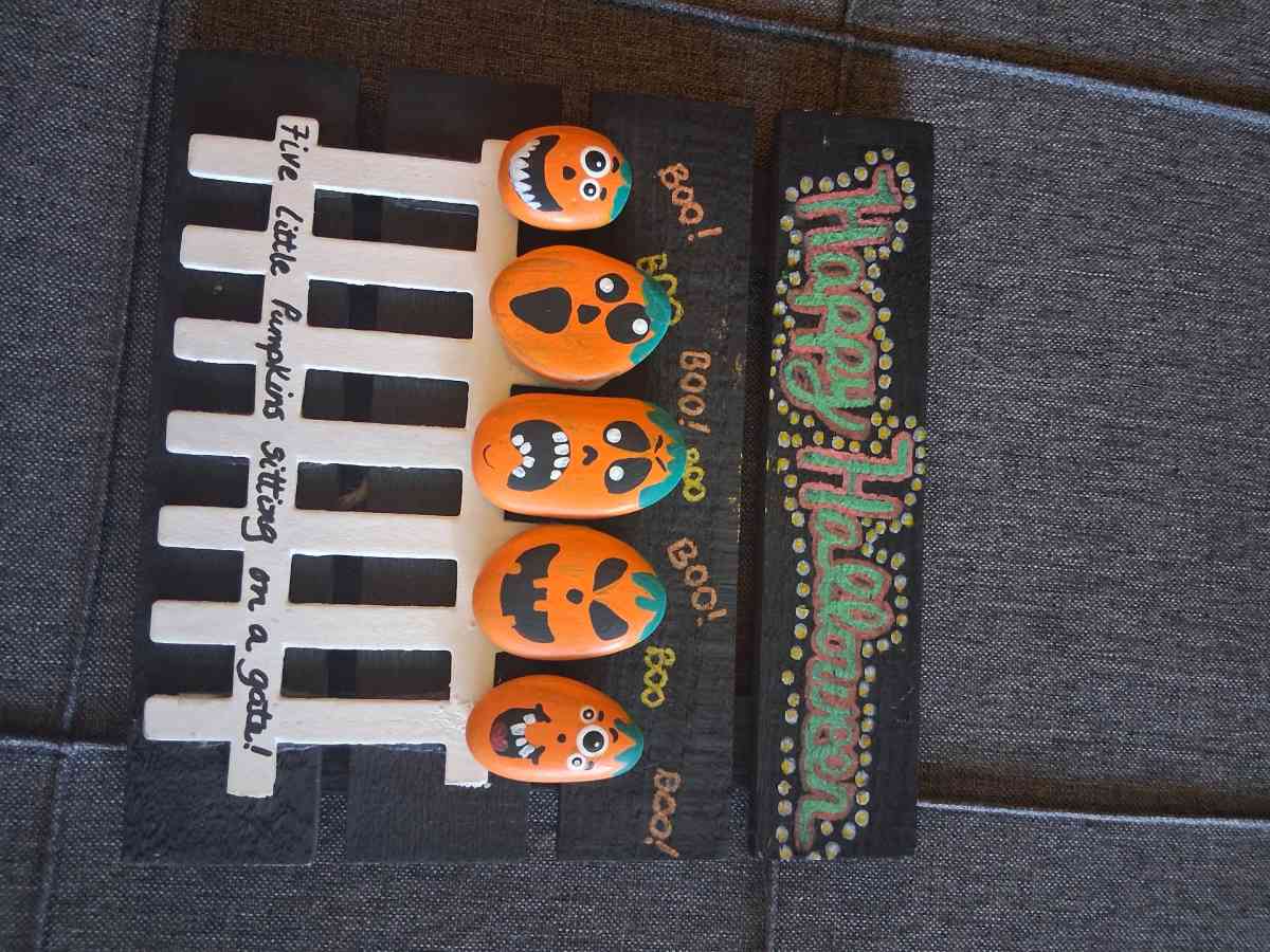 Halloween hanging picture - Comstock, Michigan - FleaMarketBay