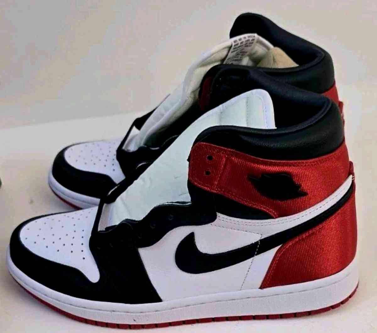 Size 85  Air Jordan 1 Retro High Satin Black Toe W