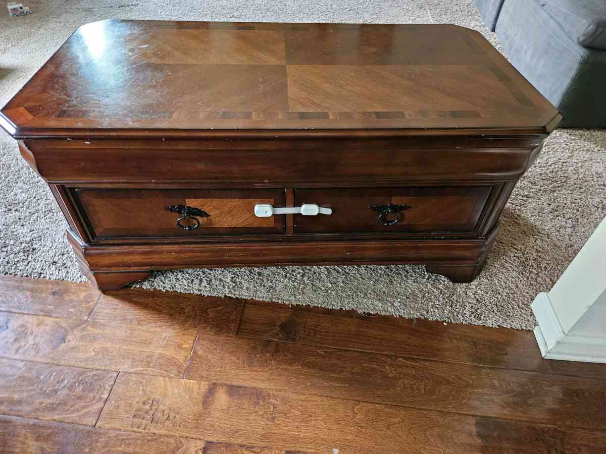 coffee table - Loganville, Georgia - FleaMarketBay