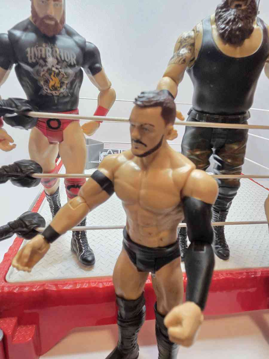 WWE Create Your Own Ring Playset  6 Superstar Figures
