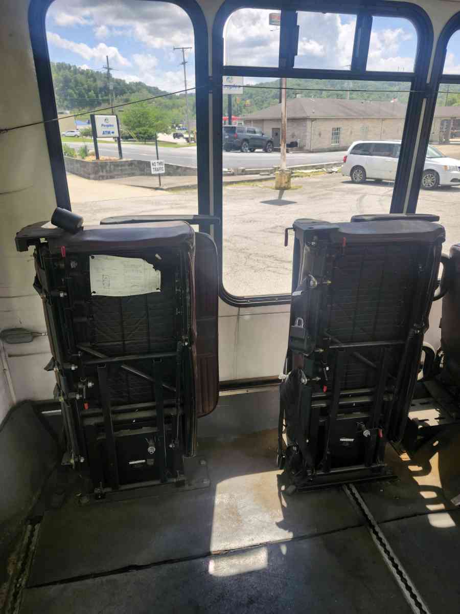 2011 Ford E450 Shuttle Bus