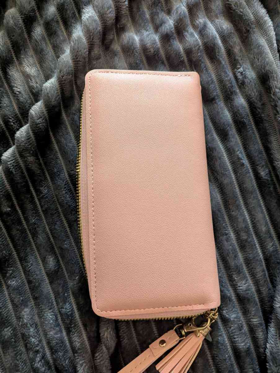 brand new pink wristlet wallet - Bristol, Pennsylvania - FleaMarketBay